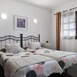 Acogedor Puerto del Carmen (Lanzarote)